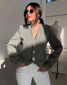 V-NECK JACKET WITH BUTTON DETAILED