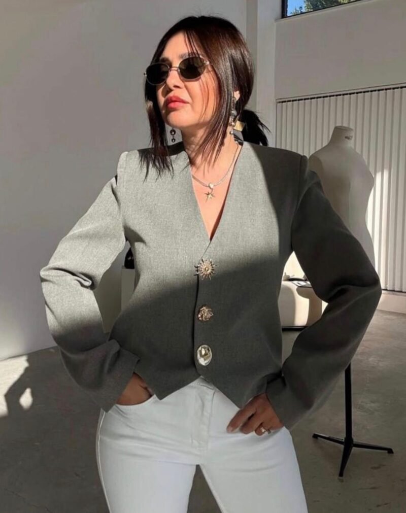 V-NECK JACKET WITH BUTTON DETAILED