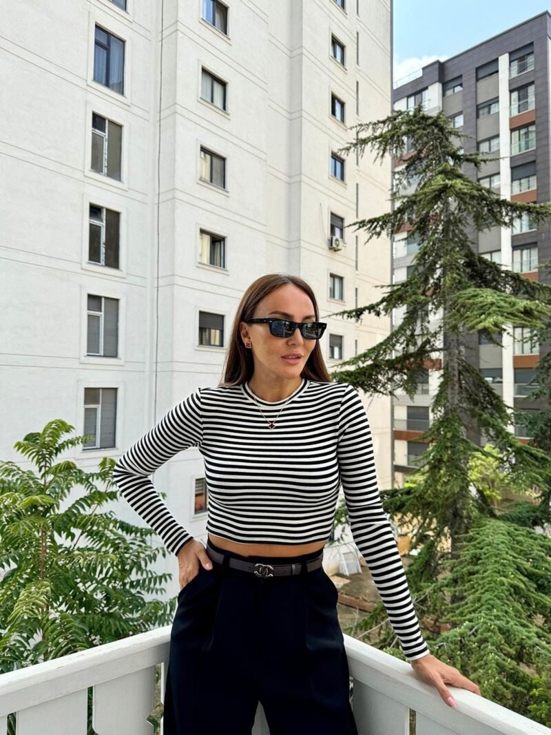 Ecru-Black Long Sleeve Crop Top