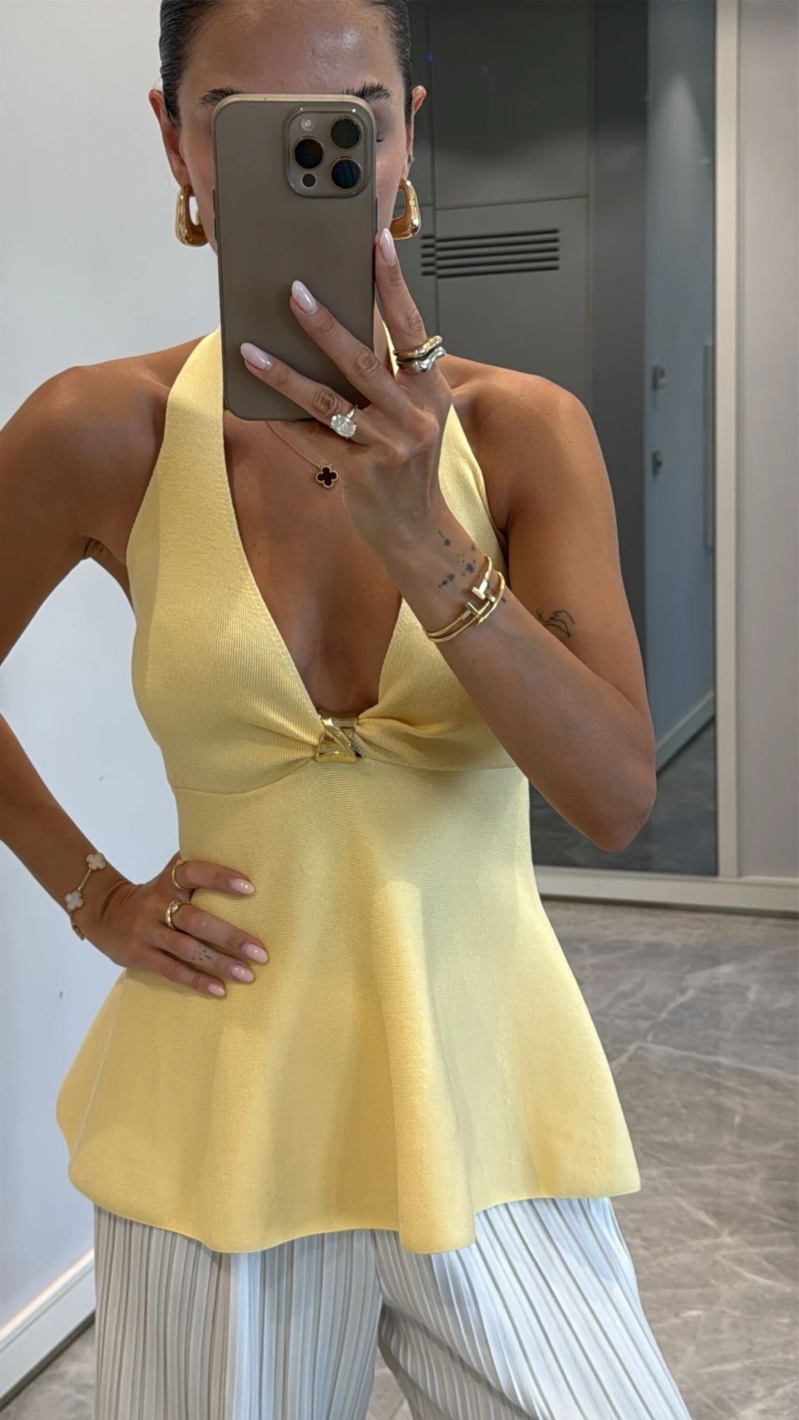 Low-Cut Gold Detailed Blouse - Image 8