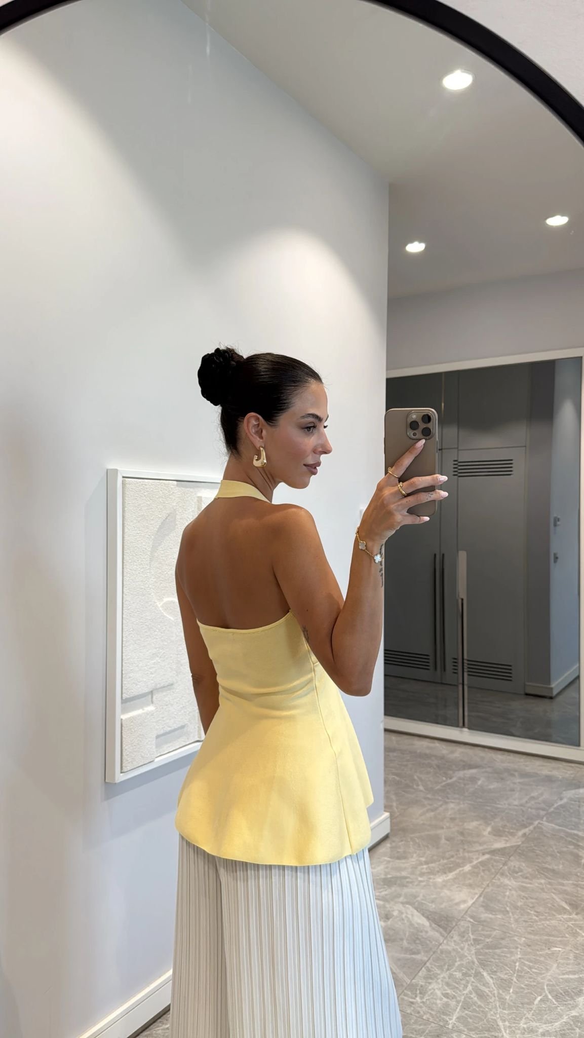 Low-Cut Gold Detailed Blouse - Image 9