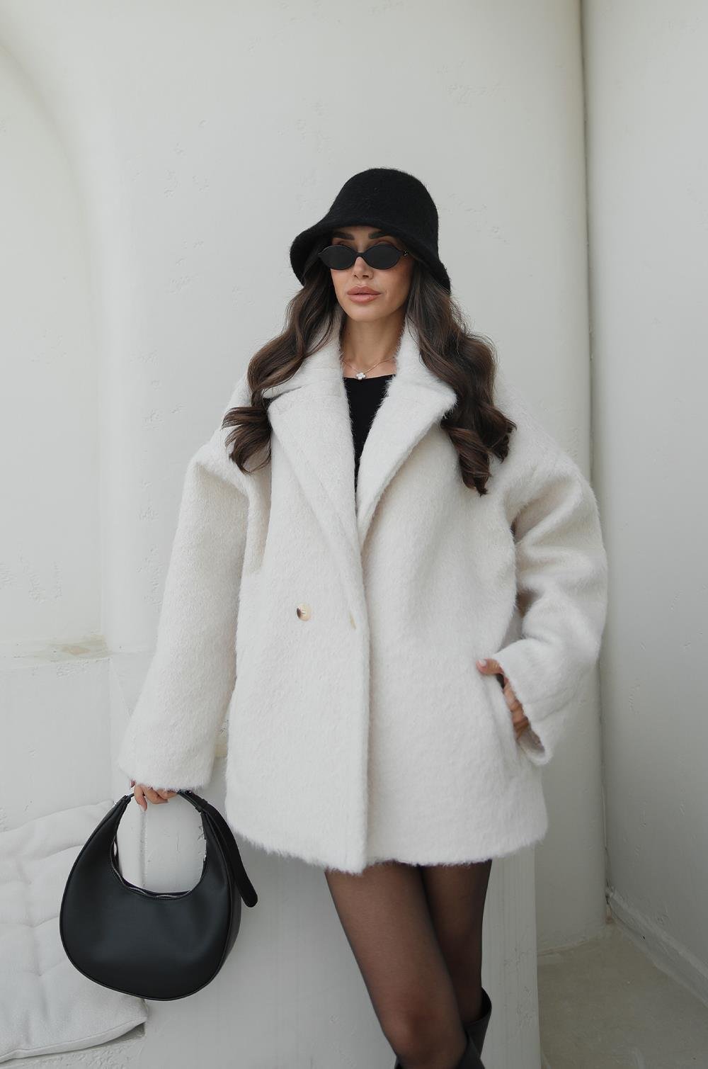 SOFT-TEXTURED COAT WITH ECRU GLOVES - Image 7