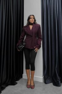 BLACK ELASTIC WAIST CAPRI LEGGINGS