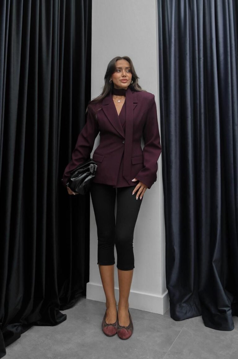 BLACK ELASTIC WAIST CAPRI LEGGINGS