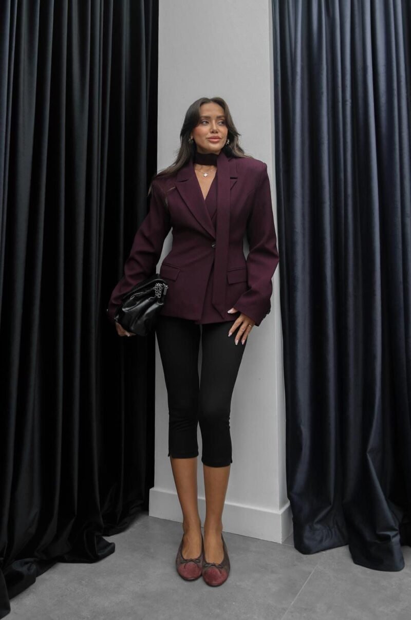 BLACK ELASTIC WAIST CAPRI LEGGINGS