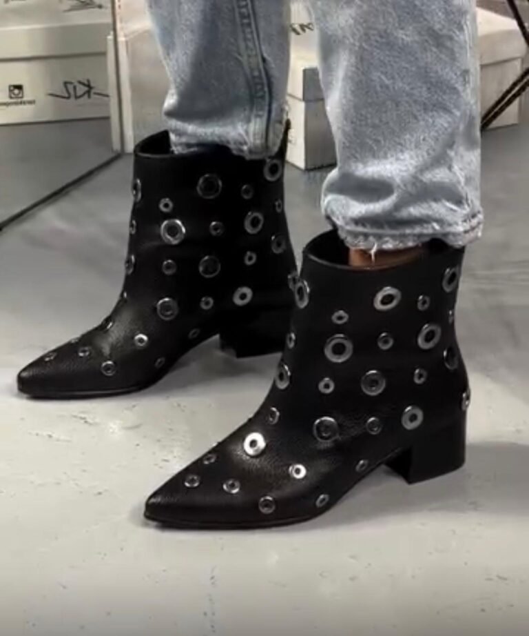 A FULL STYLE GIRL BOOTIE WITH XXL ANKLE CUT