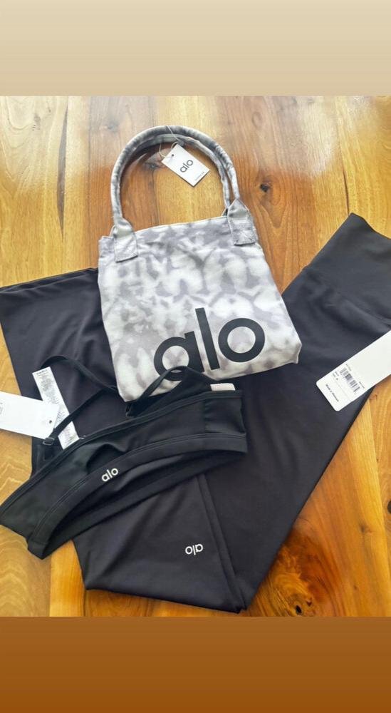Alo yoga black bras