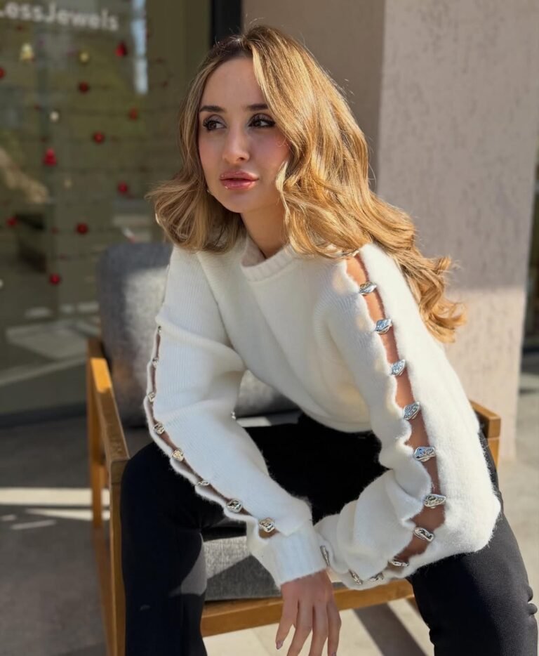 BICYCLE COLLAR ACCESSORIZED KNITTED SWEATER