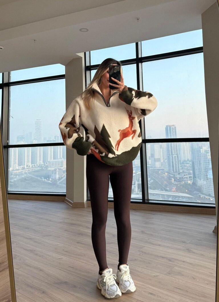 Khaki Deer and Pine Tree Pattern Women's Sweatshirt