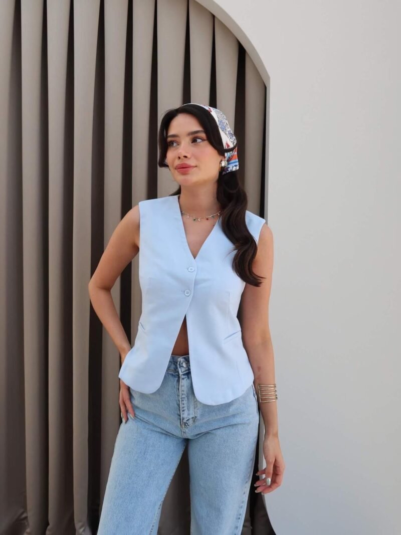 VEST WITH POCKETS AND BUTTONS