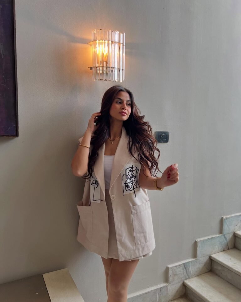 Quzu Applique Detailed Vest Beige