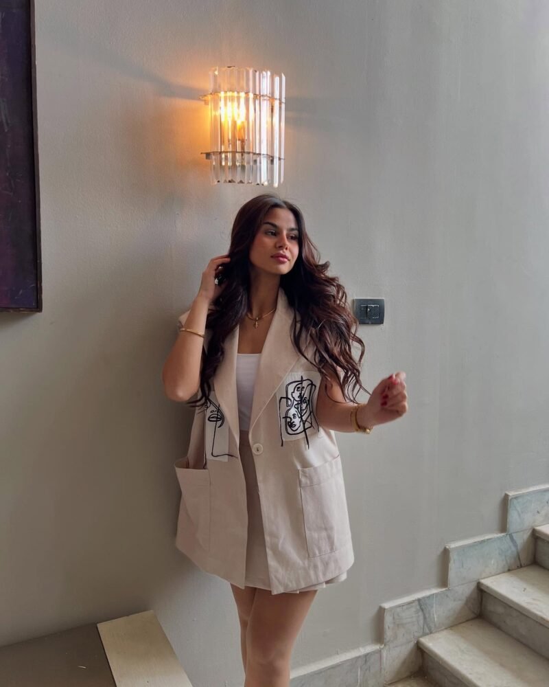 Quzu Applique Detailed Vest Beige