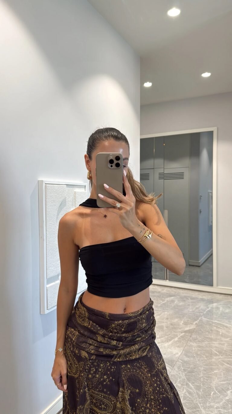 STRAPLESS CROP BLOUSE WITH NECK DETAIL