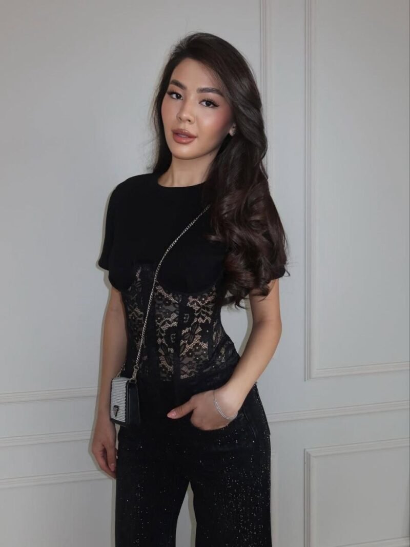 WAIST CORSET BLOUSE WITH LACE DETAILS
