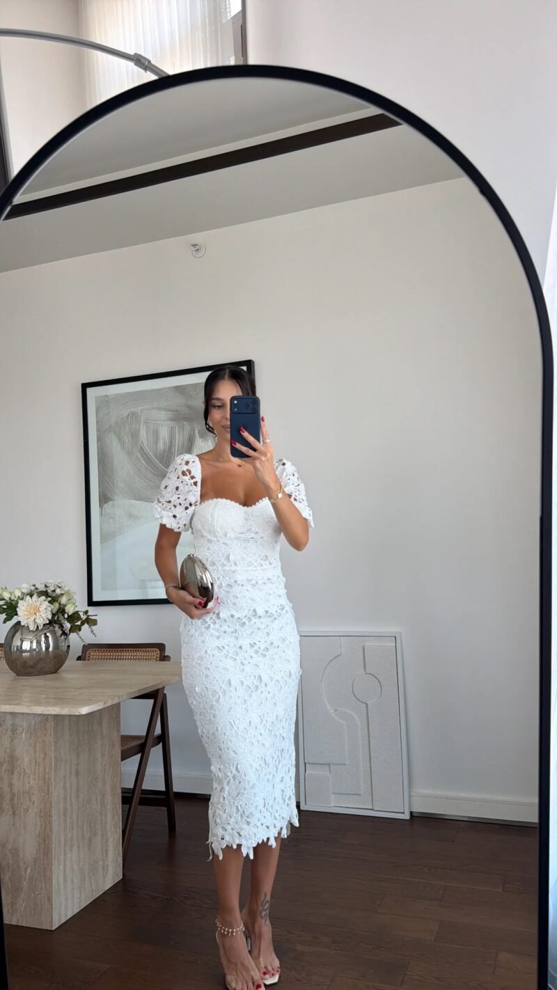 WHITE LOW-CUT LACE DESIGN DRESS
